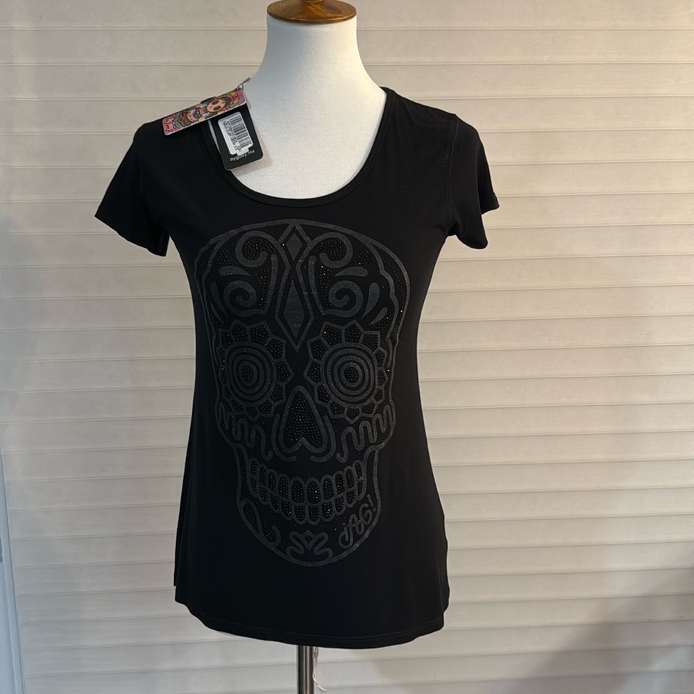 Fashionable Tee shirt with tags